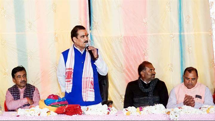 कौशल विकास राज्य मंत्री श्री टेटवाल ने ग्राम कड़लावद में सुनी ग्रामीणों की समस्याएँ